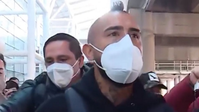 Arturo Vidal llegó a Chile para sumarse a los trabajos de la Roja con miras a la triple fecha