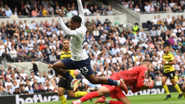 Francisco Sierralta y Watford se inclinaron ante Tottenham Hotspurs