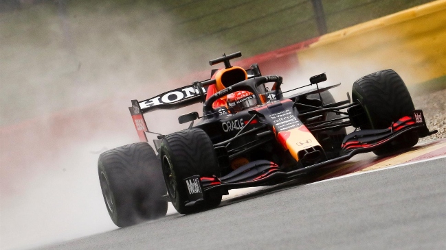 Max Verstappen ganó la carrera más corta de la historia y se acercó a Hamilton