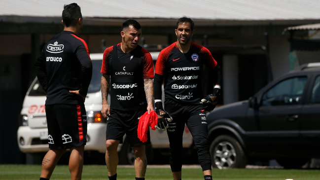 Con cinco jugadores por sumarse: La Roja tuvo su primera práctica pensando en Brasil