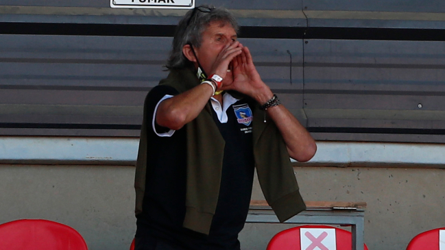 Hinchas de U. Española insultaron a Daniel Morón en Santa Laura y debió intervenir Carabineros