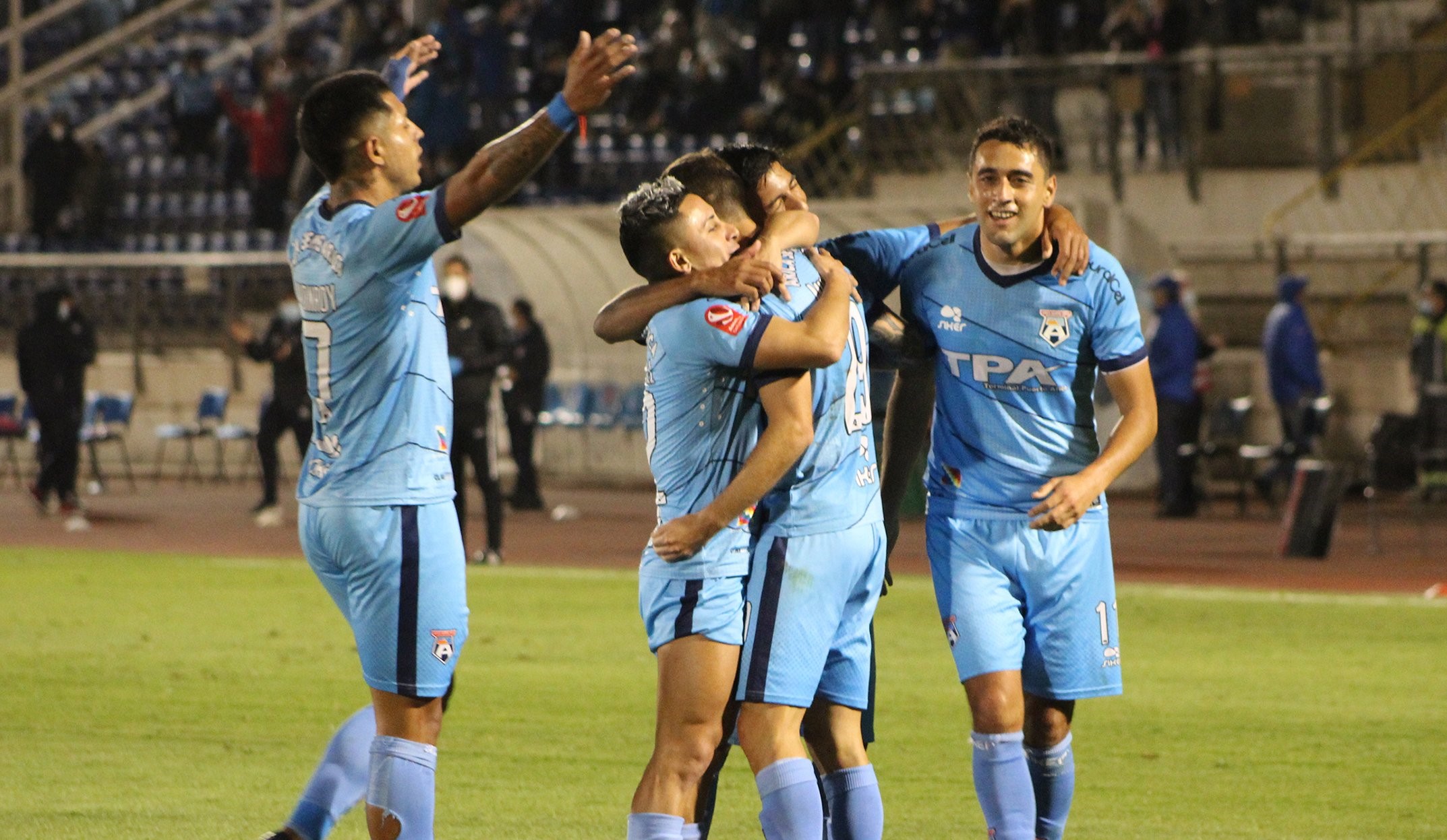 San Marcos de Arica le ganó el clásico a Deportes Iquique y lo hundió en la Primera B