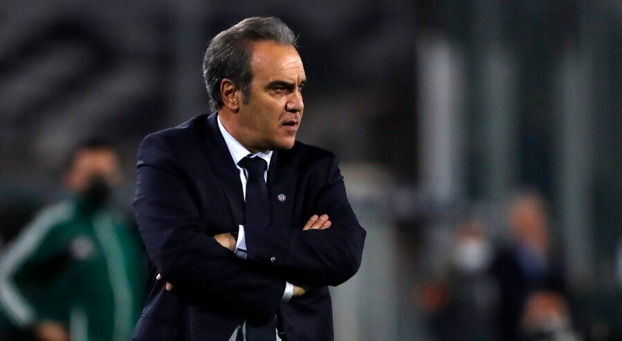 Martín Lasarte: No termino de acostumbrarme al VAR, pudo ser penal contra Vidal