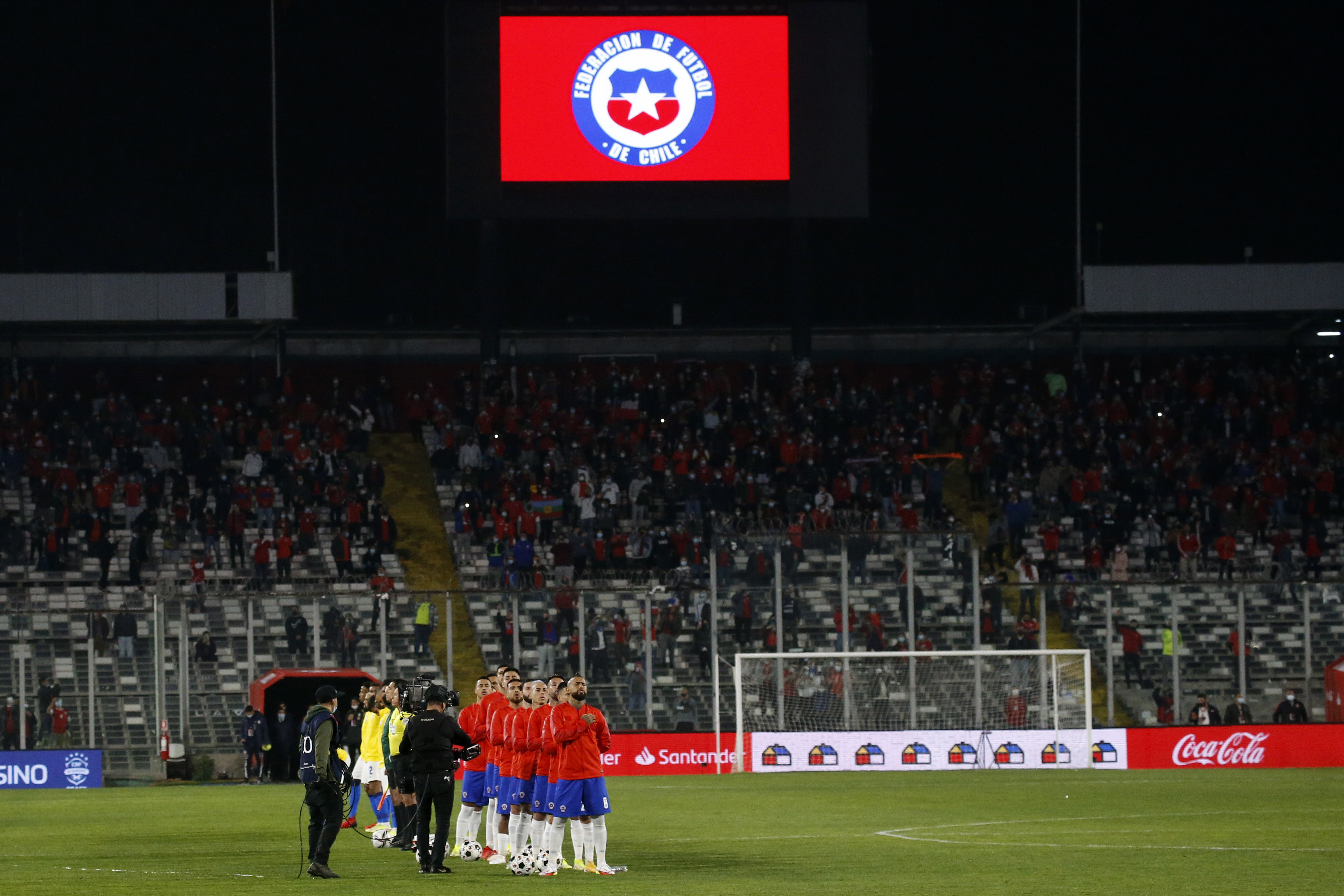 La Roja enredó su ruta rumbo a Qatar pese a dar una dura batalla ante Brasil en el Monumental