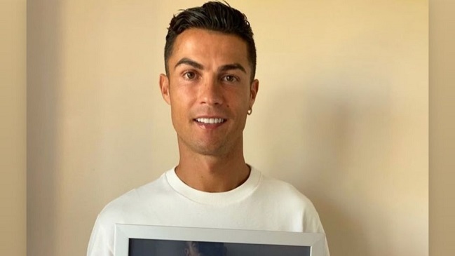 Cristiano recibió su certificado de récord Guinness por ser el goleador histórico de selecciones