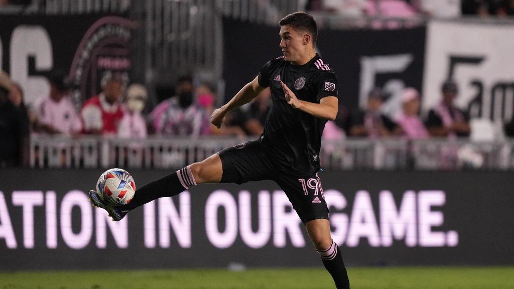 Phil Neville defendió regreso de Robinson: Elegir una selección es importante, casi como casarse