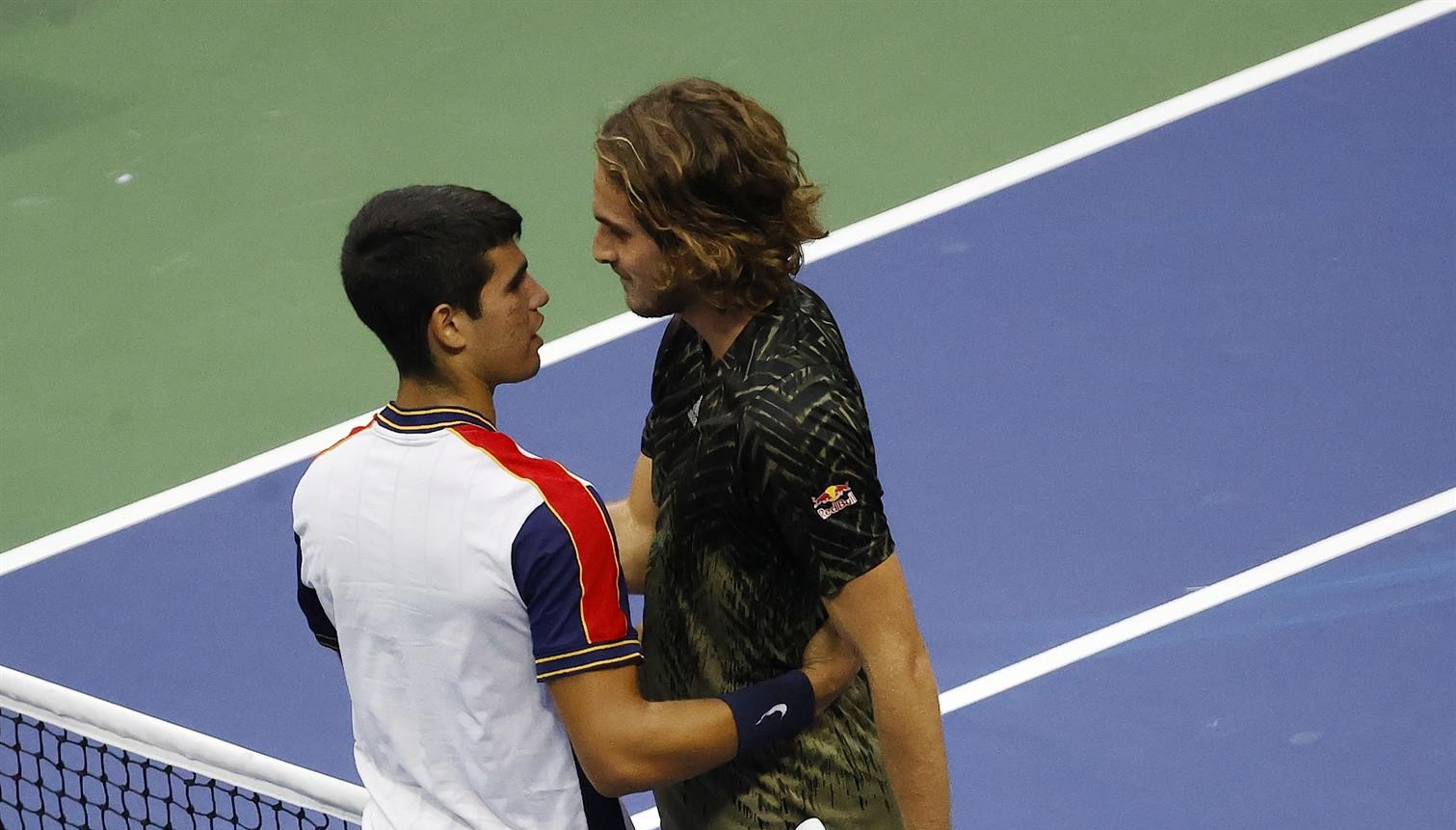 “Saque y Red”: El golpe de Carlos Alcaraz al eliminar a Stefanos Tsitsipas en el US Open