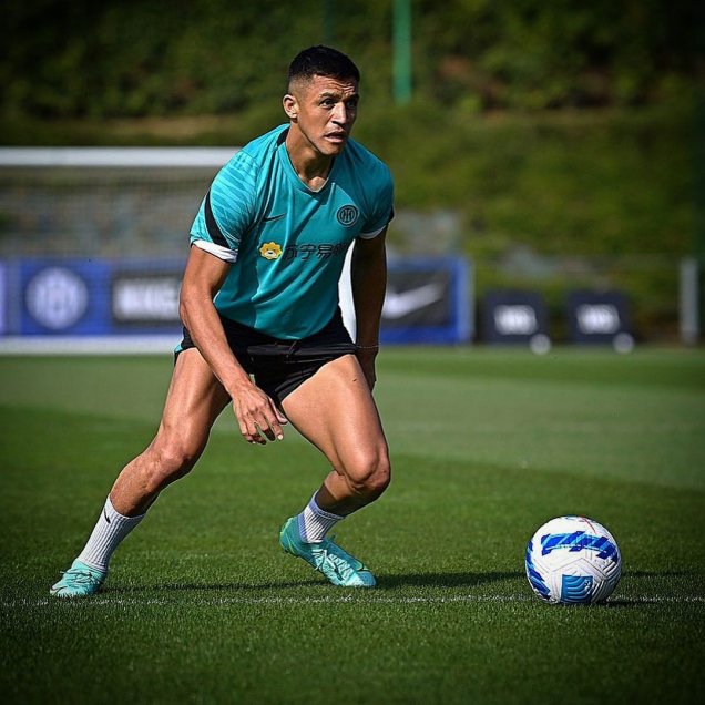 “Por fin juntos”: Alexis Sánchez volvió a entrenar con balón en Italia