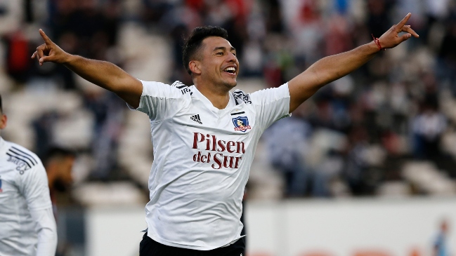Iván Morales y Claudio Baeza saludaron a Oscar Opazo en medio de las celebraciones de Copa Chile