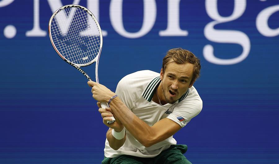 Daniil Medvedev derribó sin problemas a Daniel Evans y avanzó a cuartos del US Open