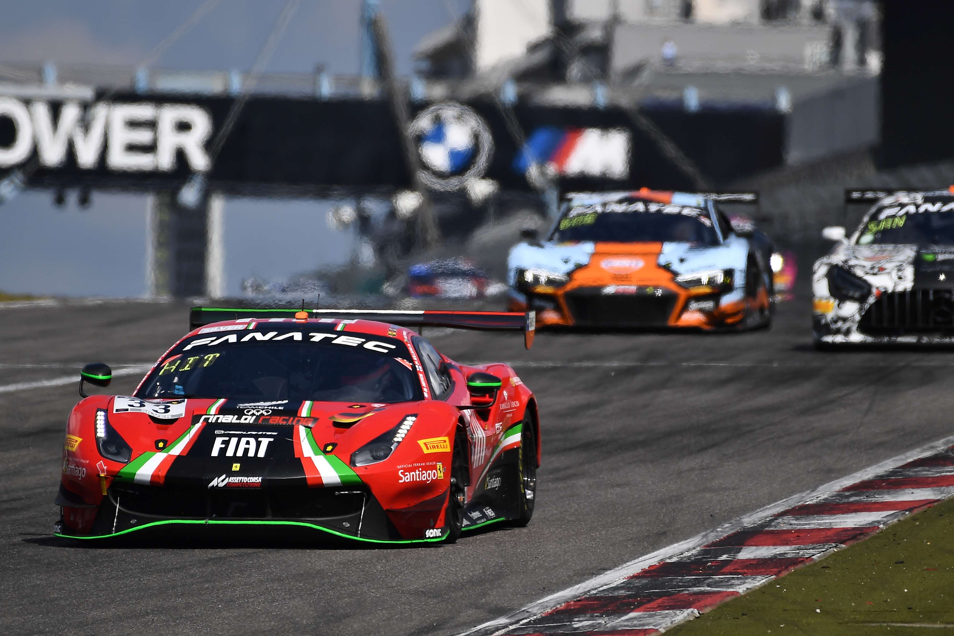 Benjamín Hites terminó duodécimo en una horrible jornada en Nürburgring