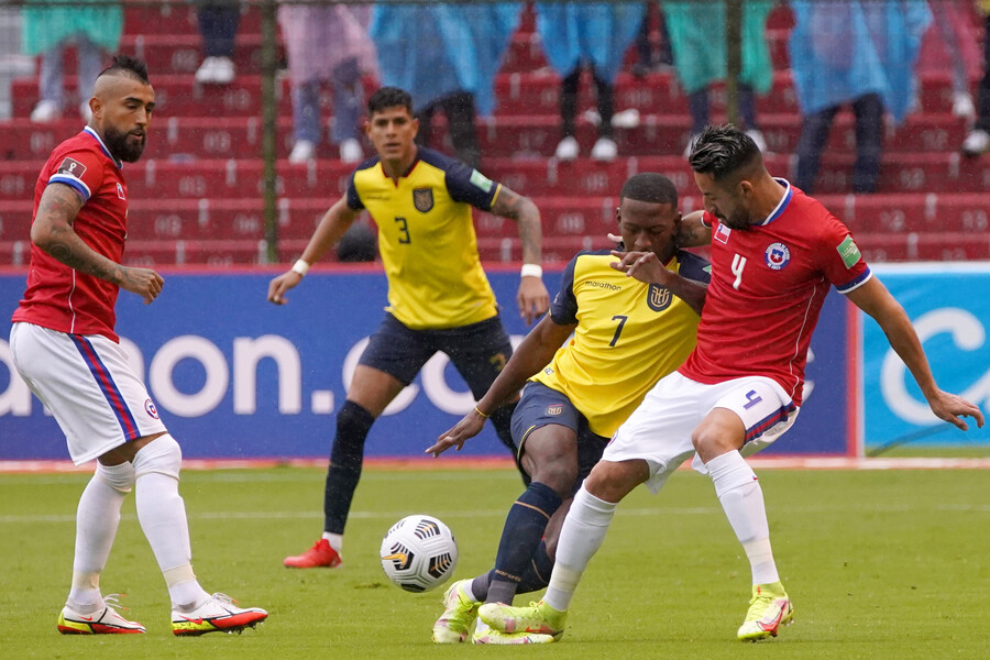El esforzado empate de la Roja ante Ecuador en Quito por Clasificatorias