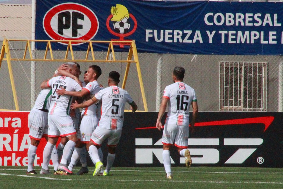 Cobresal llegó a la parte alta del torneo tras derribar a Ñublense en El Salvador