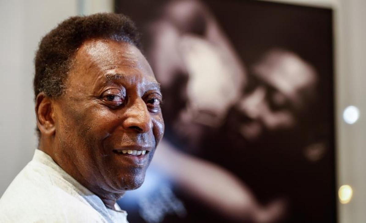 Pelé fue operado de un tumor en el colon y aseguró que está “muy bien”