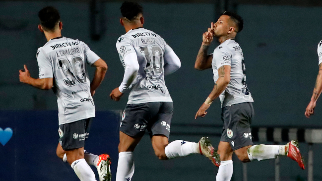 ¡Hizo callar a los hinchas! Leonardo Valencia anotó su primer gol en La Serena y golpeó a la U