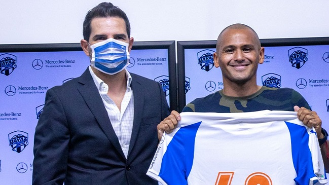 Humberto Suazo fue presentado en la filial de Monterrey: Es un sueño, me siento muy emocionado