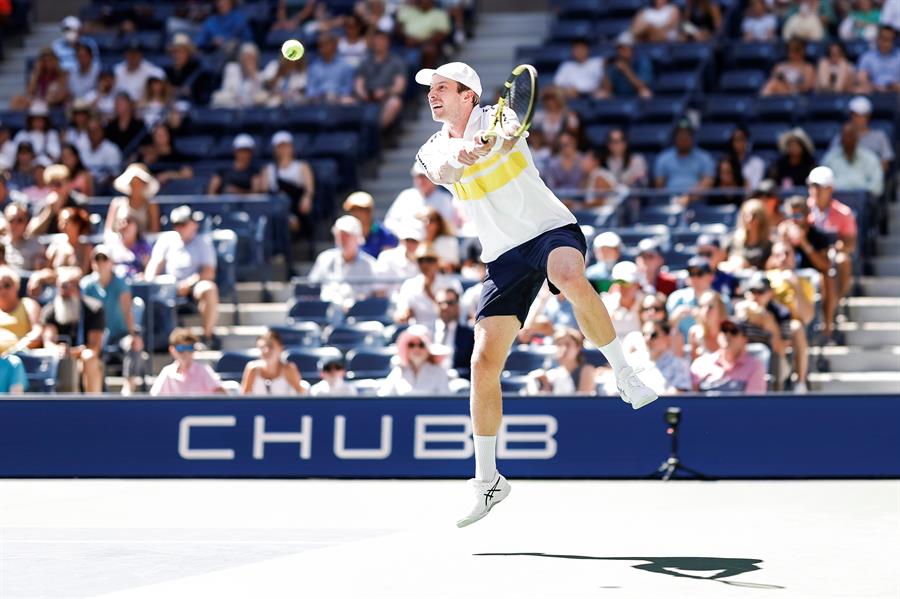 Daniil Medvedev no se dejó sorprender por Botic Van de Zandschulp en cuartos del US Open