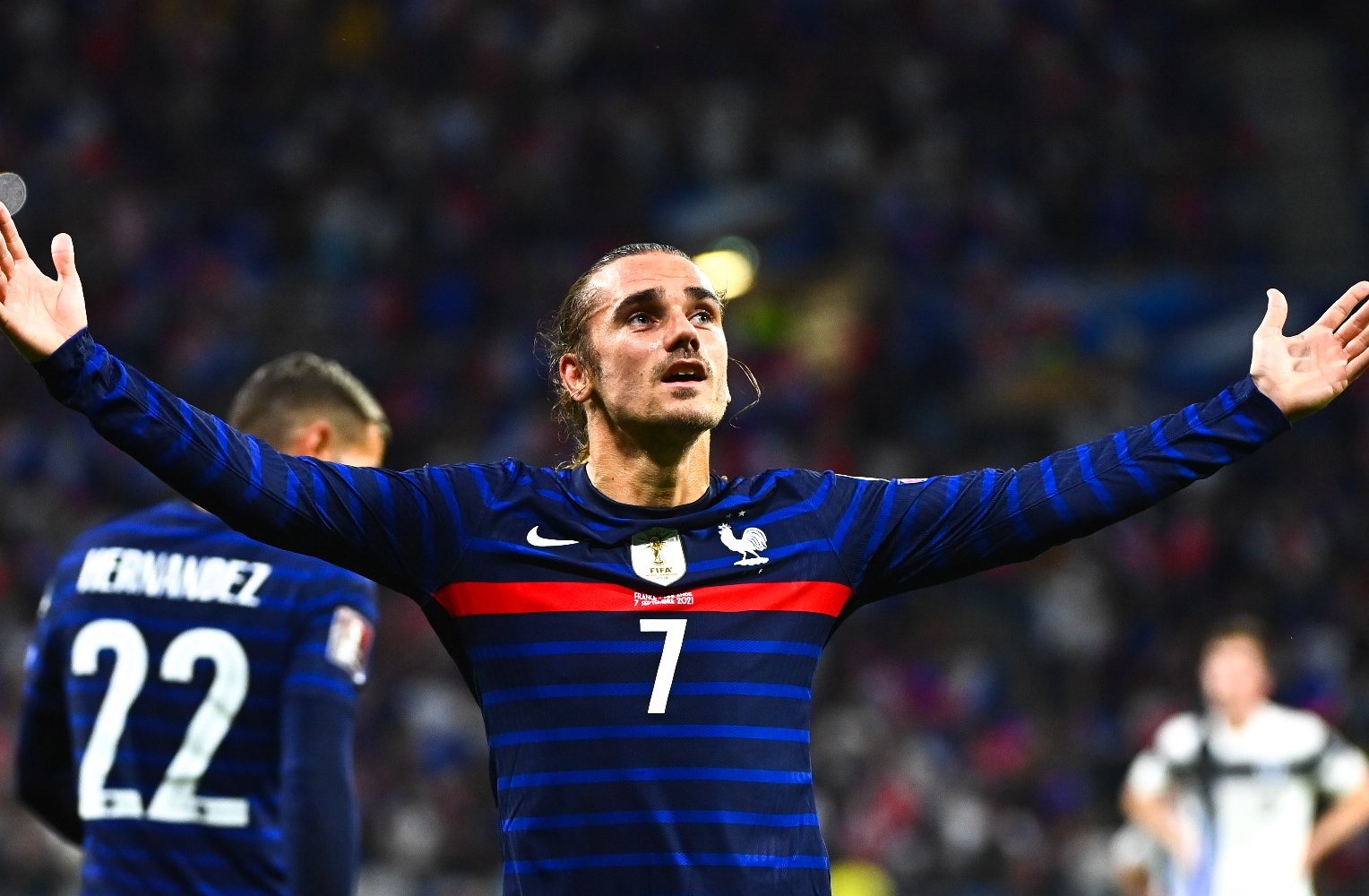 Antoine Griezmann anotó dos golazos en la victoria de Francia ante Finlandia en Clasificatorias