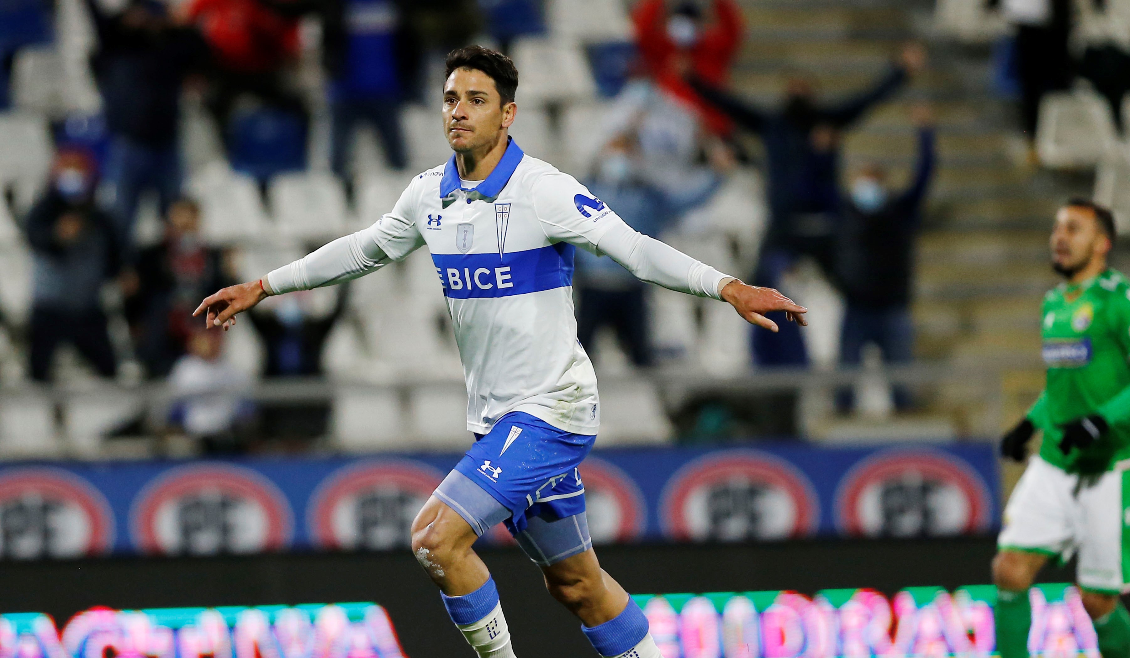 Universidad Católica golpeó primero a Audax Italiano con un penal de Fernando Zampedri