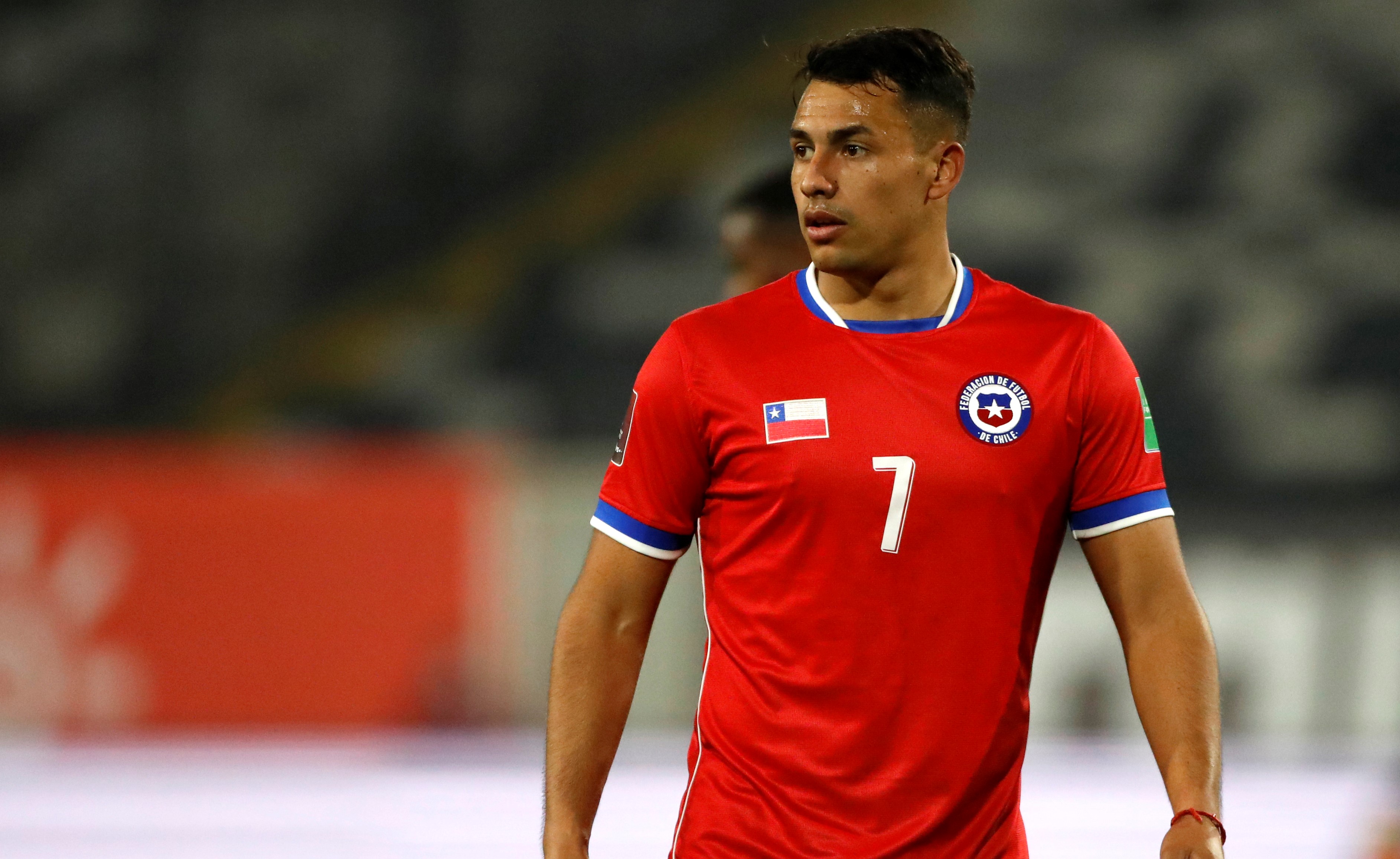 Iván Morales se perfila como reemplazo del suspendido Eduardo Vargas en visita a Colombia