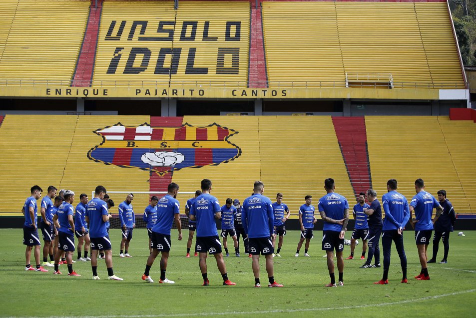 La Roja entrenó en Guayaquil antes de trasladarse a Barranquilla para jugar con Colombia