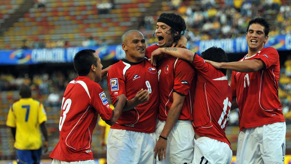 Hace 20 años que no celebran los locales: La historia de Chile ante Colombia como visita