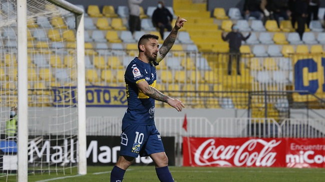 Everton doblegó a Palestino y se reencontró con el triunfo en el cierre de la vigésima fecha