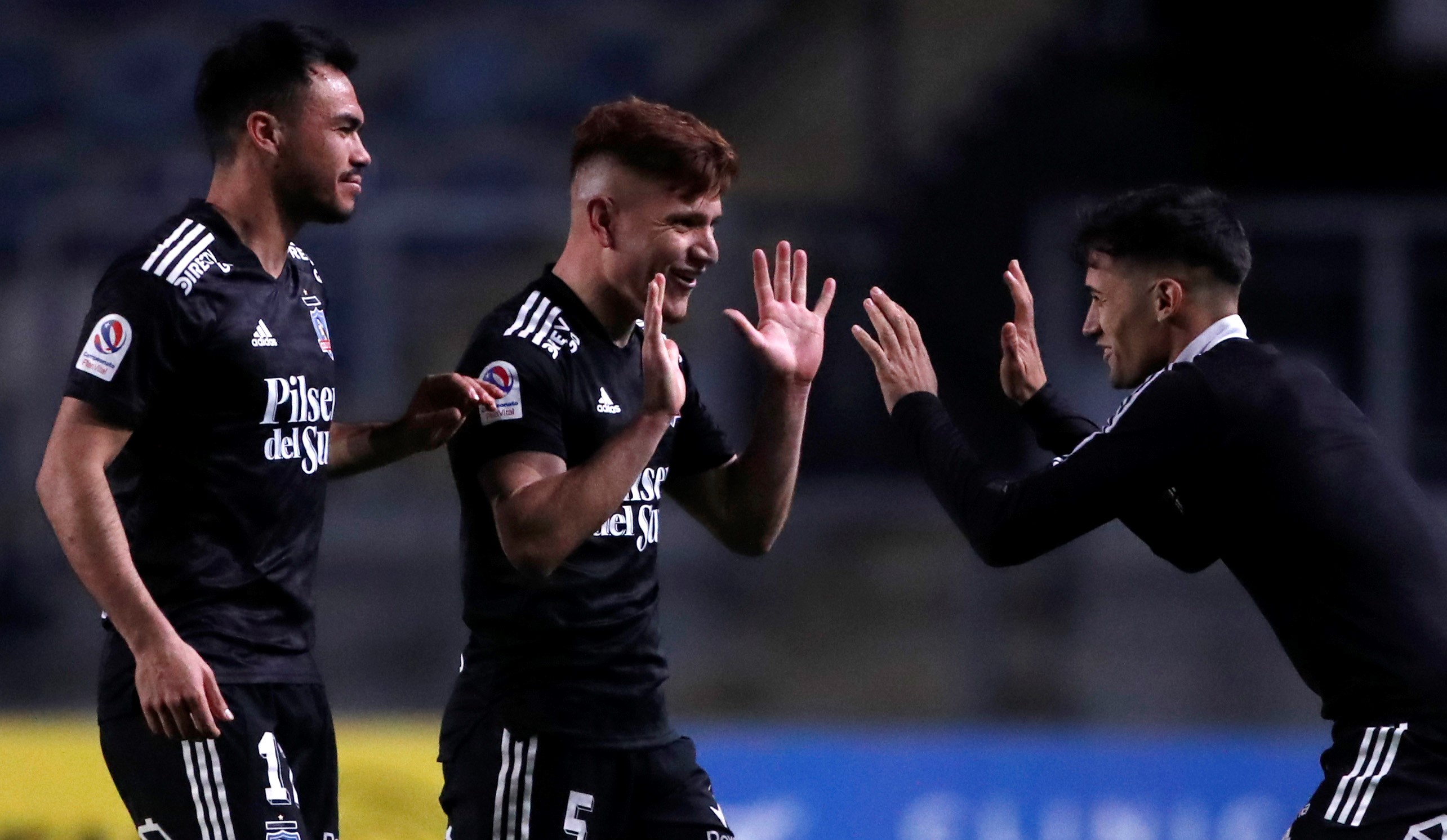 Resumen: Colo Colo volvió a ser líder exclusivo y la UC se reenganchó con su retorno a la victoria