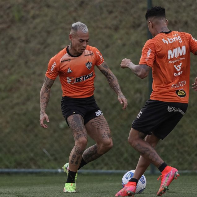 Eduardo Vargas volvió a las prácticas junto a Atlético Mineiro