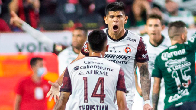 ¿Ayudó el arquero? Esteban Pavez anotó en duelo de Tijuana contra Santos Laguna