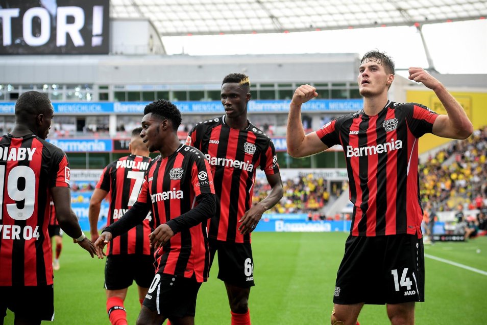 Erling Haaland anotó un doblete en el triunfo de Borussia Dortmund ante el Leverkusen de Aránguiz