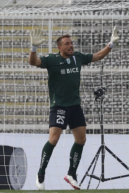 La formación con que la UC buscará quedarse con la victoria ante Curicó en La Granja