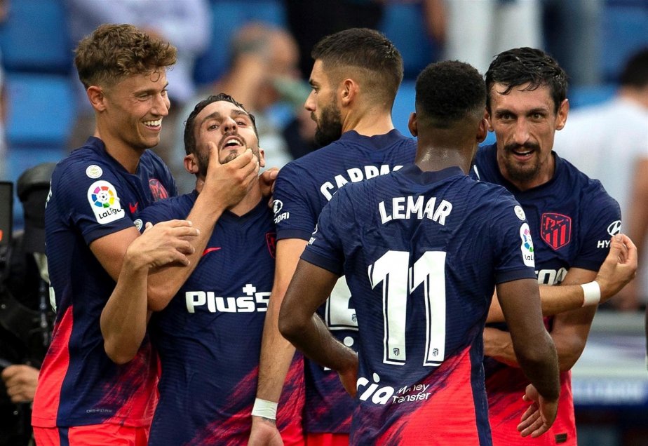 Atlético de Madrid venció en la agonía a Espanyol y es líder de la Liga de España