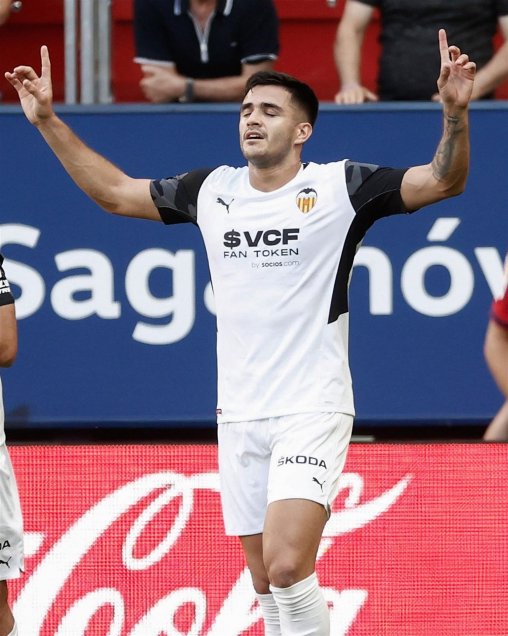 Valencia goleó a Osasuna y quedó como líder de la Liga de España