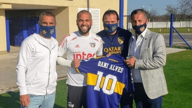 Dani Alves ilusiona a los hinchas de Boca Juniors con su posible llegada