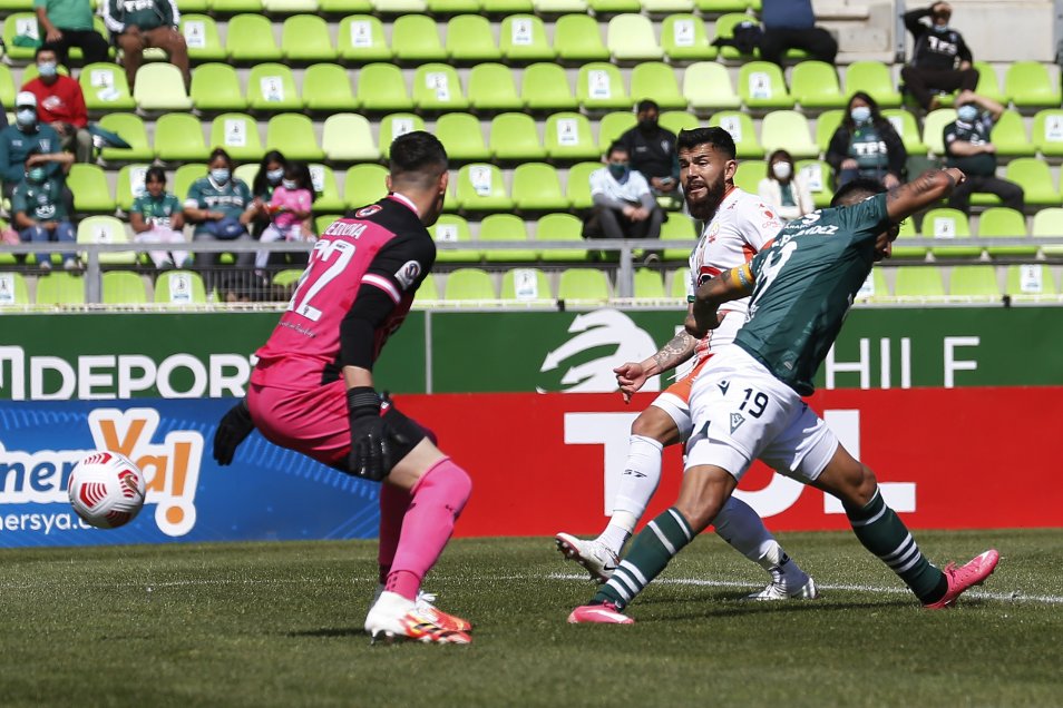 Santiago Wanderers logró su primer triunfo en casa y frenó a Cobresal