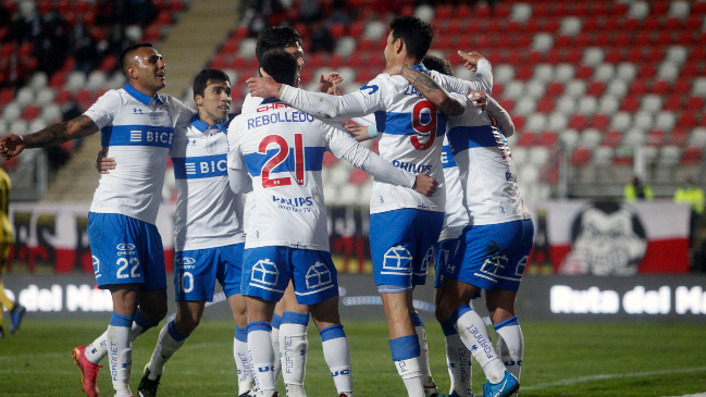 Universidad Católica derrotó en vibrante duelo a Curicó Unido y se instaló en la lucha por el título