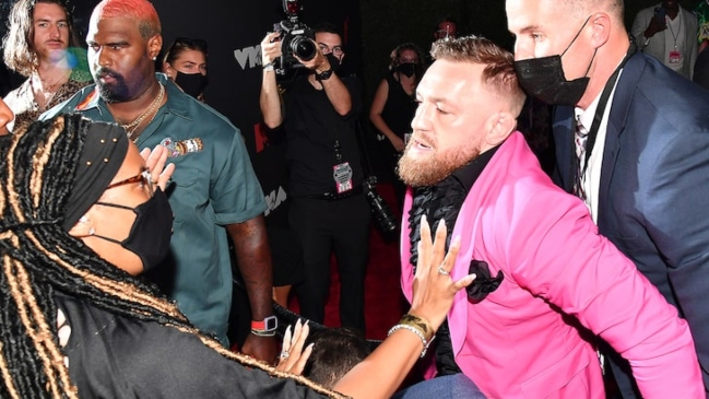 Connor McGregor se enfrascó en una discusión con el novio de Megan Fox en los MTV Video Music Awards
