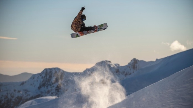 Snowboarder chileno Manuel Díaz reveló su nuevo cortometraje “1 Presente”