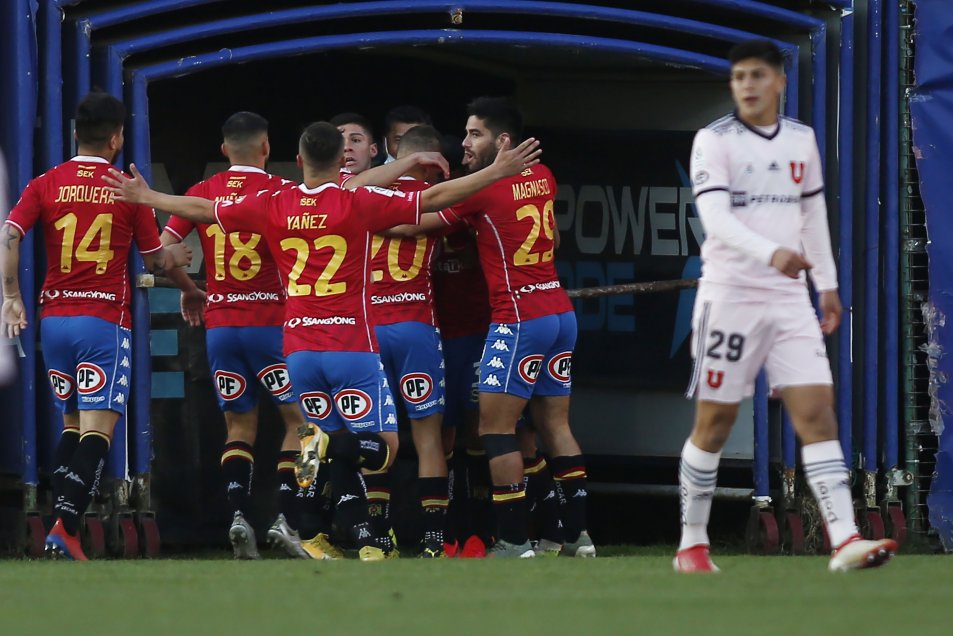 La U recuperó terreno en la pelea por el liderato tras vencer a Unión Española en el Santa Laura