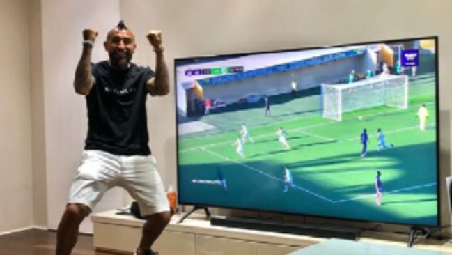 El efusivo festejo de Arturo Vidal por victoria de Rodelindo Román ante San Antonio Unido