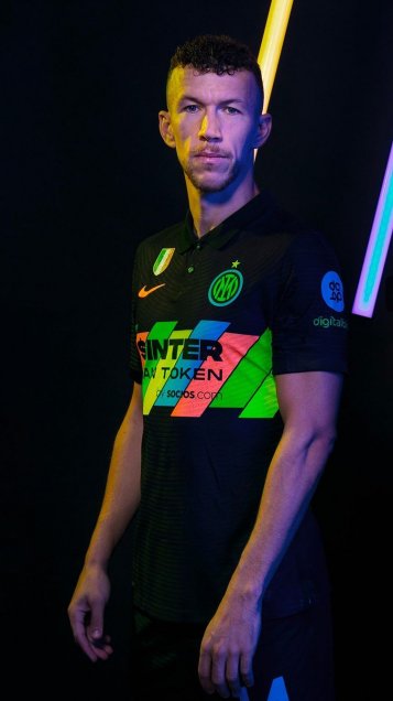 Inter de Milán presentó su tercera indumentaria para la temporada