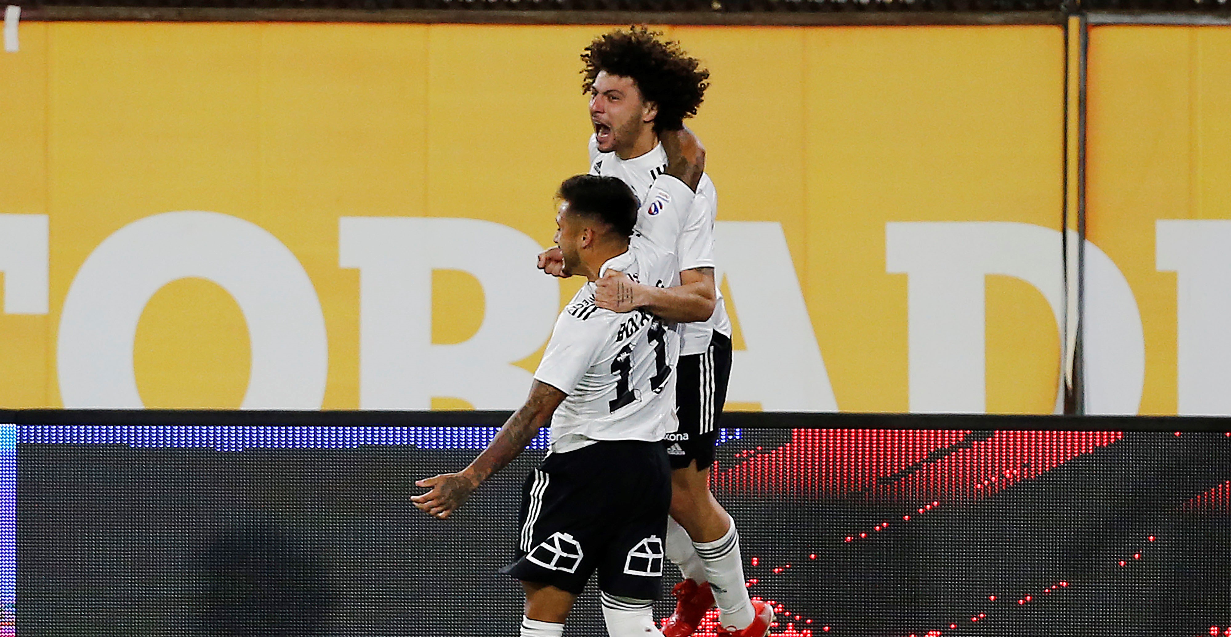 Maximiliano Falcón sorprendió en el área para dar la ventaja a Colo Colo ante Everton