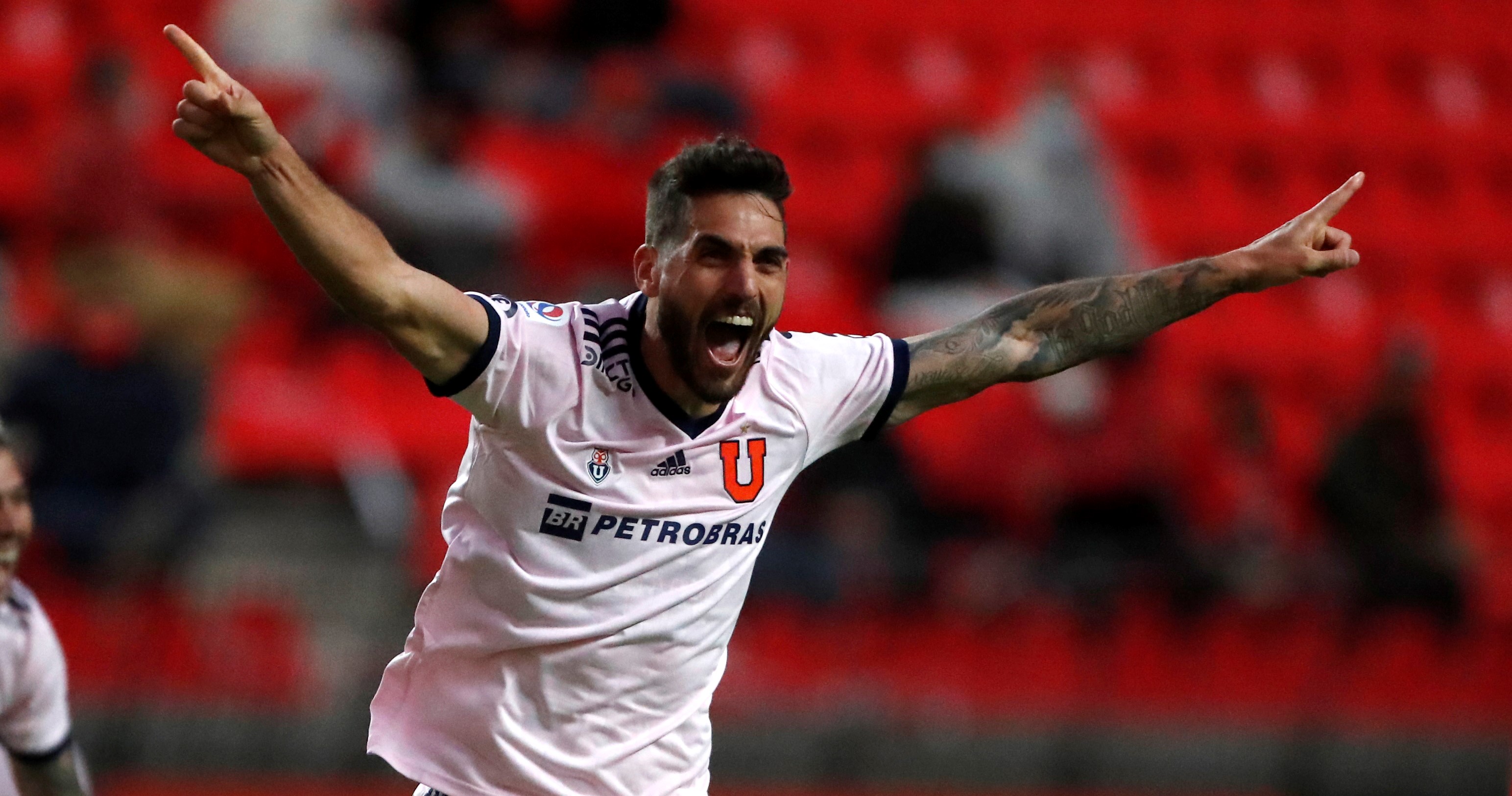 Johnny Herrera comparó a Larrivey con Marcelo Salas y Carlos Campos: Es un superclase y lo estamos desaprovechando