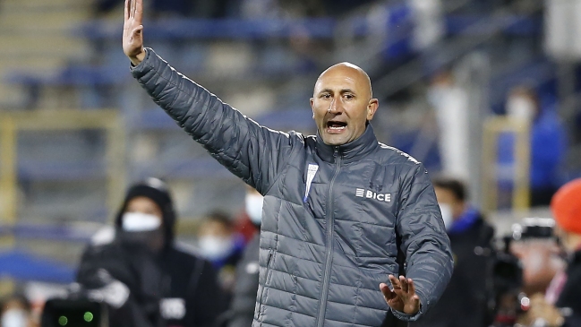 Cristian Paulucci seguirá hasta fin de año como técnico de U. Católica