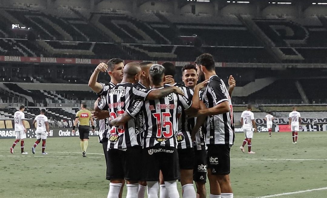 Atlético Mineiro de Eduardo Vargas avanzó a semifinales en la Copa de Brasil
