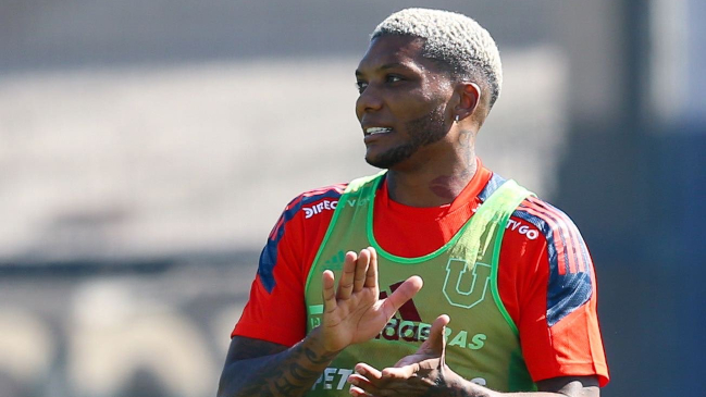 Sandrino Castec: Junior Fernandes es un buen refuerzo y debe jugar con Larrivey