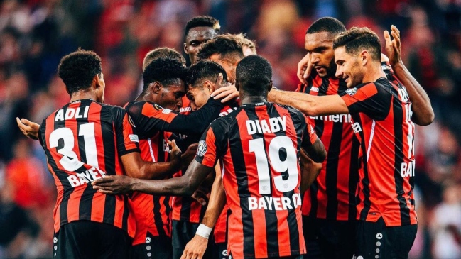 Charles Aránguiz ingresó en sufrido triunfo de Bayer Leverkusen sobre Ferencvaros en Europa League