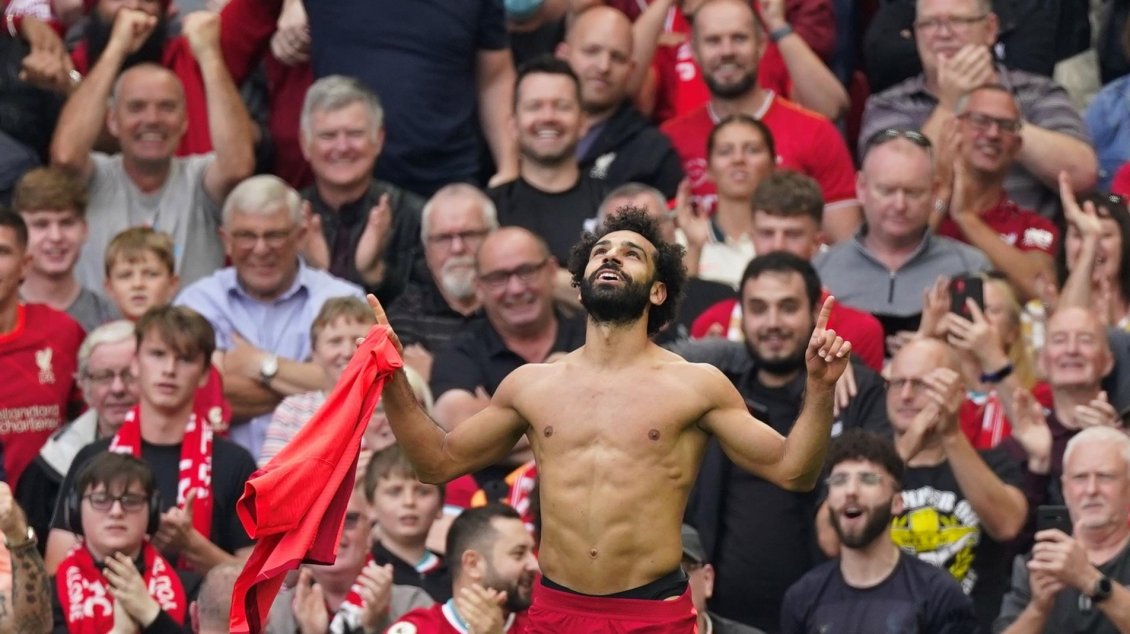 Mohamed Salah comandó la goleada sobre Crystal Palace y Liverpool mantuvo el liderato