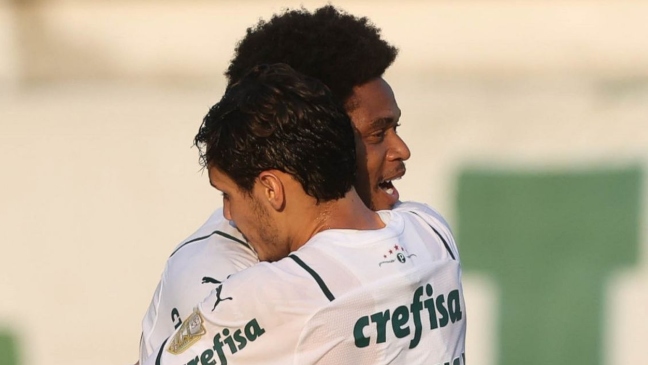 Palmeiras venció con solidez a Chapecoense y sigue en la parte alta del Brasileirao